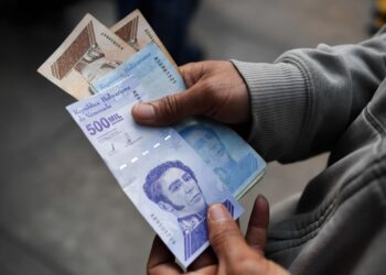 Asdrúbal Oliveros: Hay que descartar un anuncio de aumento salarial significativo