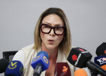 Diputados opositores piden reforma laboral para frenar devaluación del salario