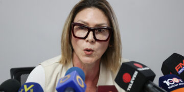 Diputados opositores piden reforma laboral para frenar devaluación del salario