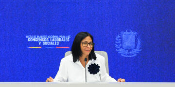 Delcy Rodríguez inicia diálogo para alcanzar consensos en material laboral