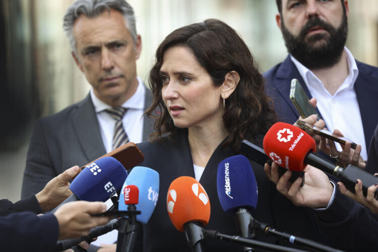 La presidenta de la Comunidad de Madrid, Isabel Díaz Ayuso, ha defendido este viernes la "foto de la libertad" que este sábado escenificará con la nobel de la paz y opositora venezolana, María Corina Machado, frente a la "reunión de narco-Estados" del presidente del Gobierno español, Pedro Sánchez, en Barcelona, con varios líderes progresistas globales. EFE/ Olatz Castrillo