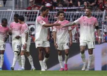 0-1. El Dortmund desiste en la Bundesliga, el Leverkusen cree en la Champions