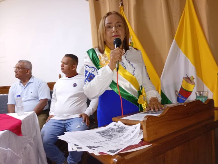 Alcaldesa de Bolívar María Auxiliadora Núñez presentando el informe de gestión.