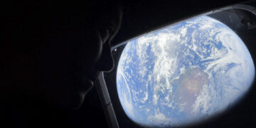 Las horas clave del histórico regreso humano de hoy a la Luna y del récord frente Apolo 13