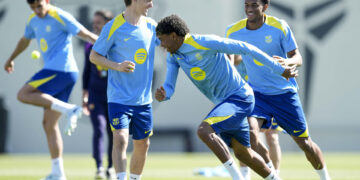 El Barcelona prepara la ida de los cuartos de final con Araujo