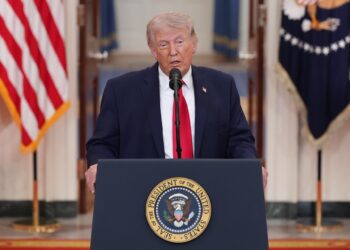Trump insiste con desatar «el infierno» en Irán el martes si no reabre el estrecho de Ormuz