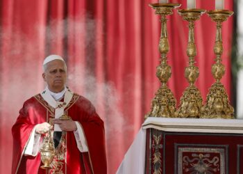 El papa pide rezar en Semana Santa «por las víctimas inocentes de la guerra»