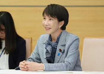 Takaichi dice que Japón tiene asegurado el suministro de petróleo hasta el año que viene