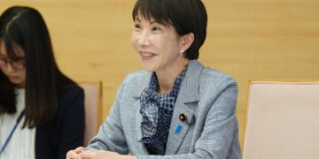 Takaichi dice que Japón tiene asegurado el suministro de petróleo hasta el año que viene