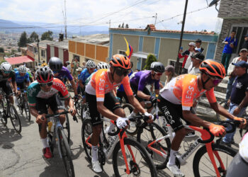 Tom Pidcock y Egan Bernal, duelo por todo lo alto en el Tour de los Alpes