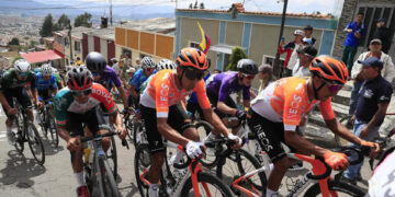 Tom Pidcock y Egan Bernal, duelo por todo lo alto en el Tour de los Alpes