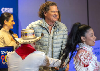 Carlos Vives defiende a los inmigrantes en EE.UU. y reivindica su «orgullo hispano»