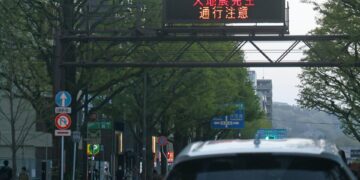 Seis heridos y carreteras reventadas tras el terremoto de magnitud 7,7 en Japón