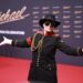 Un español y un guante desfilan por la alfombra roja del biopic sobre Michael Jackson