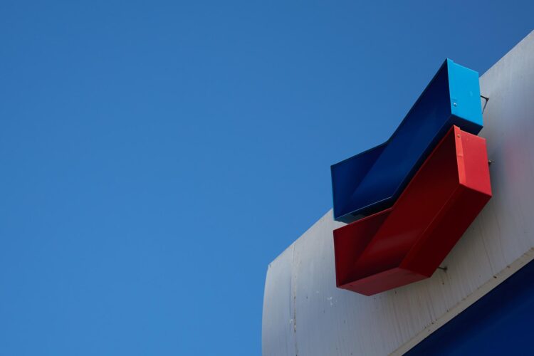 Un logotipo de Chevron se muestra en una fotografía de archivo. EFE/ALLISON DINNER