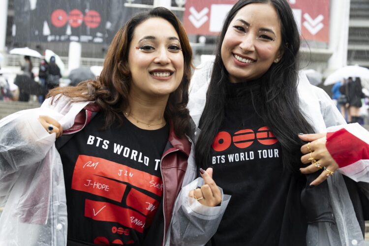 Seguidores de BTS llegan para el concierto en Goyang. EFE/EPA/JEON HEON-KYUN