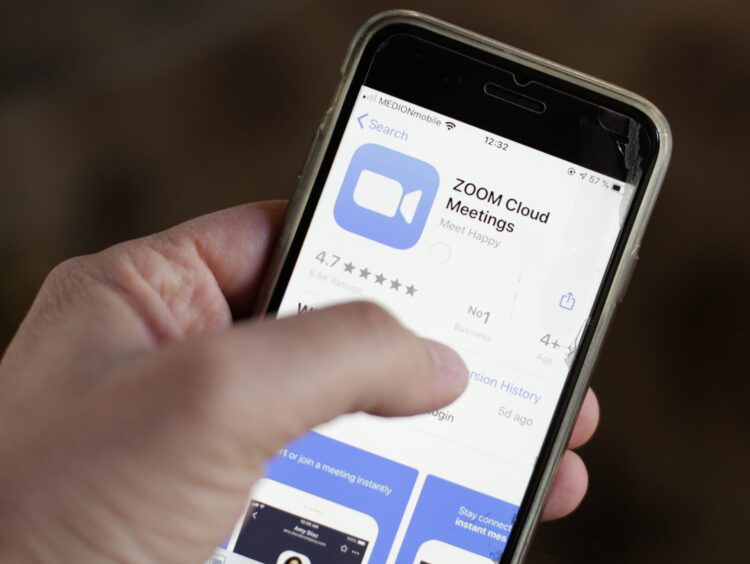 Fotografía de archivo, tomada el 01/04/2020, que muestra el ícono de la aplicación de videoconferencia Zoom en Oestrich-Winkel, Alemania. EFE/EPA/MATTIA SEDDA