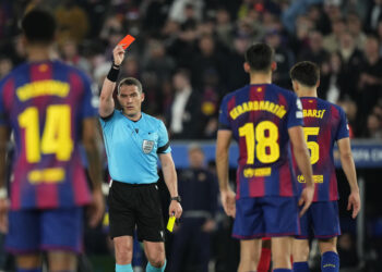 Cubarsí (Barça) asume «la responsabilidad» de su roja directa ante el Atlético de Madrid