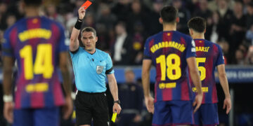 Cubarsí (Barça) asume «la responsabilidad» de su roja directa ante el Atlético de Madrid