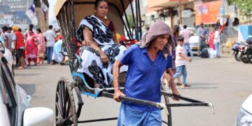 La India emite una alerta por ola de calor con temperaturas de hasta 44 grados