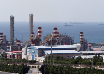 Irán asegura que la situación está bajo control tras ataques a petroquímicas