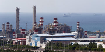 Irán asegura que la situación está bajo control tras ataques a petroquímicas