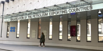 La OPEP resalta el «ritmo trepidante» con el que cambia el mercado petrolero