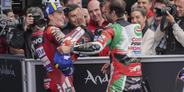 Marc Márquez (Ducati) se hace con la ‘pole’ en el asfalto mojado del Circuito de Jerez