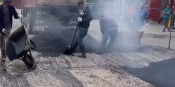 Continua bacheo en calles de Sabana de Mendoza