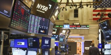 Wall Street abre mixto y el Dow Jones sube un 0,52 % con la mirada puesta en Oriente Medio