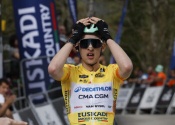 Seixas, en modo Pogacar, da un paso de gigante en la Itzulia