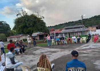Asamblea de ciudadanos en Bella Vista, rumbo a la Comuna