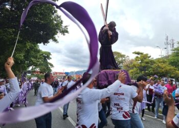 Mérida | Cientos de fieles acompañaron la procesión del Nazareno 