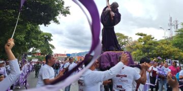 Mérida | Cientos de fieles acompañaron la procesión del Nazareno 