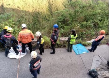 Protección Civil Mérida continúa rescate de fallecidos en accidente vial de municipio Cardenal Quintero