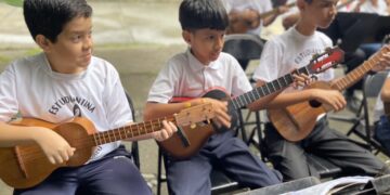 CIAV celebró Día Nacional del Cuatro con hermoso recital   