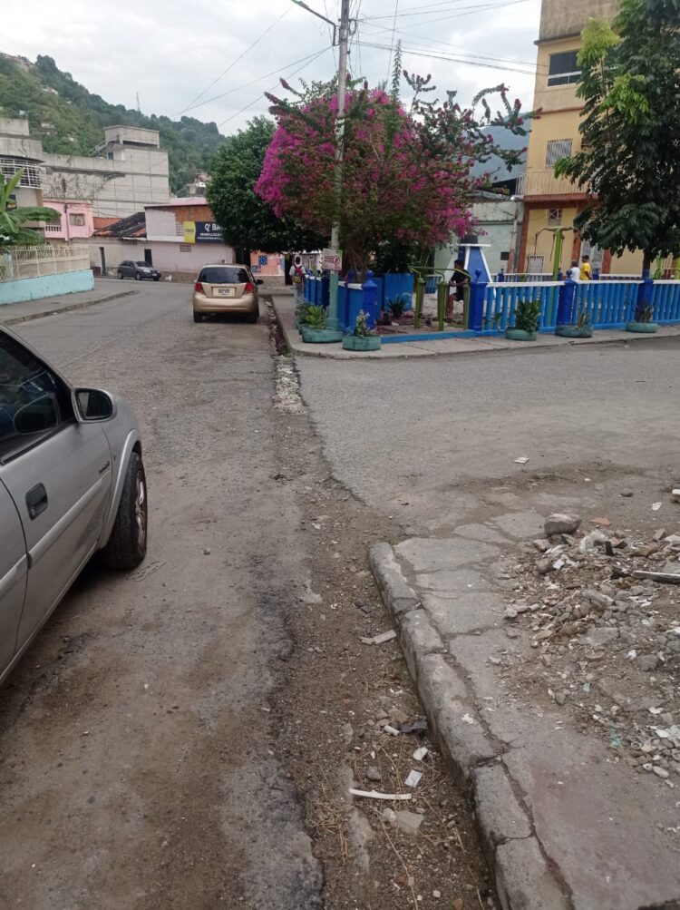 Los trabajos de colocación de tuberías, aceras y de vialidad se encuentran paralizados en La Ciénaga.