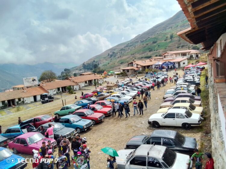 Aspectos de los vehículos presentes en el evento.