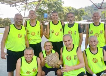 Amigos de «El Pekas» fulminó a Gladiadores de Valera en el baloncesto Máster 36×28