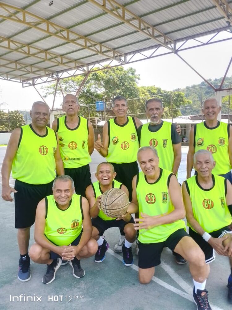 Equipo Los Panas, o amigos del Pekas Garcés con un triunfo más.