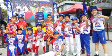 Glorias Deportivas presentes en exhibición del Trofeo de Campeones del Clásico Mundial