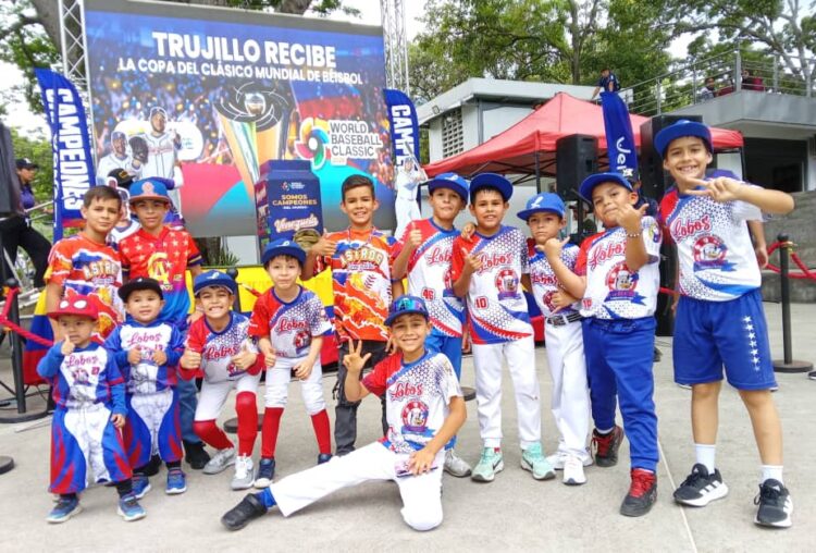 Los niños peloteritos, sin dudas protagonistas. Aquí los 'Lobitos".