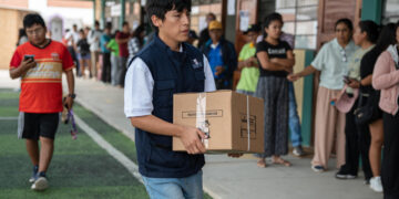 Jefe de jurado electoral de Perú admite «serias irregularidades» en los comicios