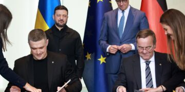 Alemania y Ucrania firman acuerdos que financiarán cientos de misiles para Patriot