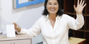 Perú se encamina a segunda vuelta entre derechista Fujimori y ultraderechista López Aliaga