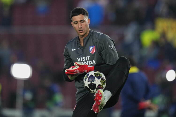 El guardameta argentino del Atlético de Madrid, Juan Musso, en los prolegómenos del encuentro disputado este miércoles frente al F.C. Barcelona, correspondiente a la ida de los cuartos de final de la Liga de Campeones. EFE / Siu Wu.