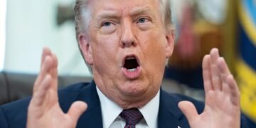 Trump afirma que Irán le ha pedido un alto el fuego y que lo considerará si reabre Ormuz