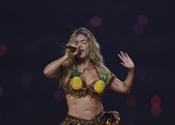 Karol G reivindica a la comunidad latina en un histórico Coachella