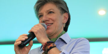 Exalcaldesa de Bogotá Clara López renuncia a candidatura presidencial para apoyar a Cepeda