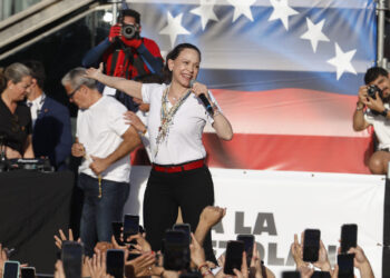 Miles de personas reciben a María Corina Machado en Madrid al grito de «¡Presidenta!»